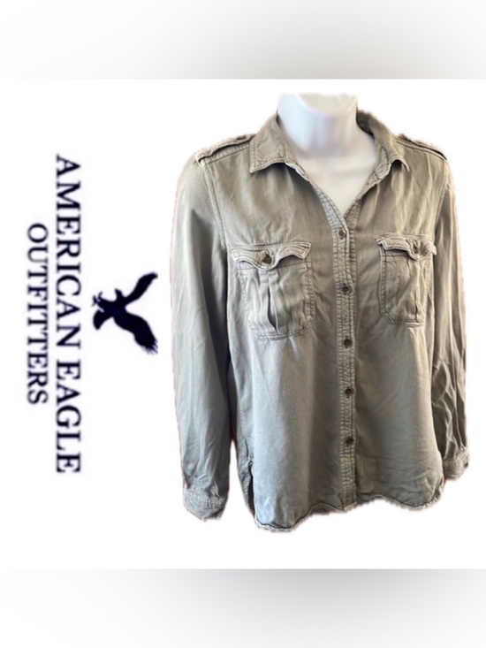 American Eagle Outfitters Tops - ‼️FREE with Purchase‼️ AEO 🦅 Olive Top 💚